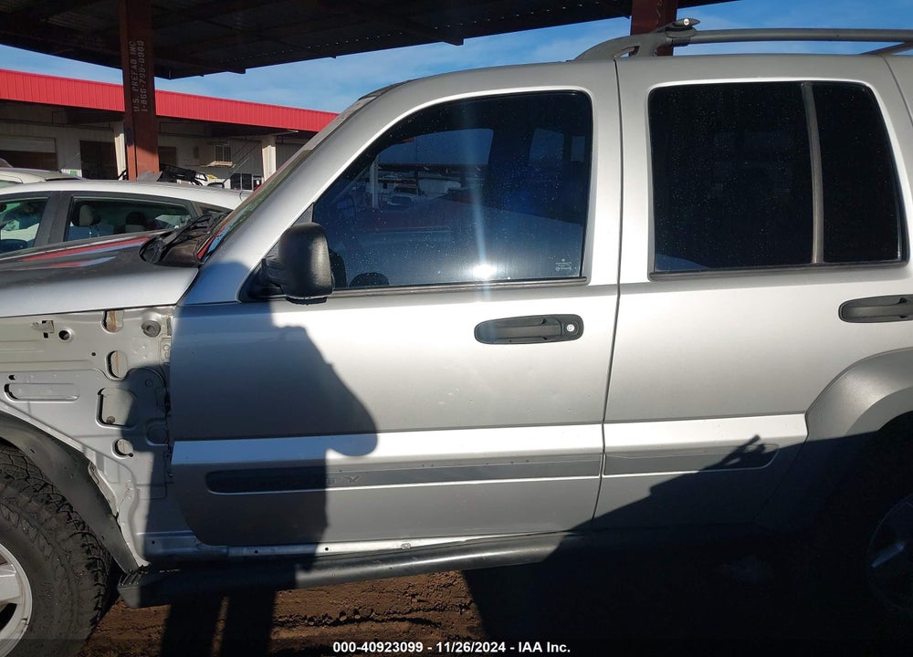 2005 JEEP LIBERTY SPORT VIN: 1J4GL48KX5W592198