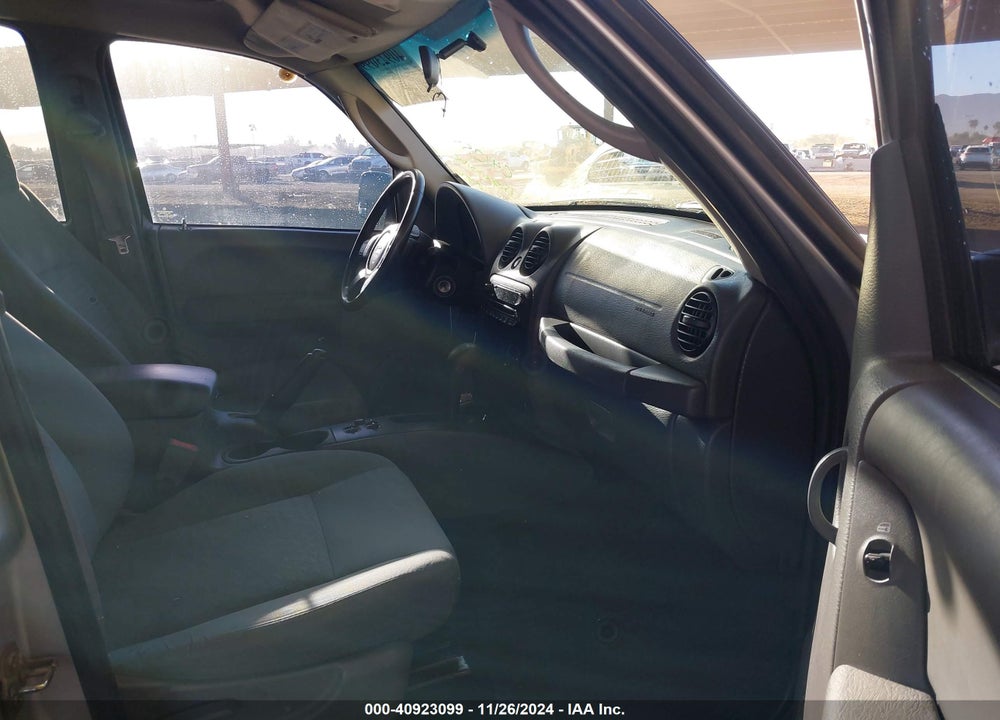 2005 JEEP LIBERTY SPORT VIN: 1J4GL48KX5W592198