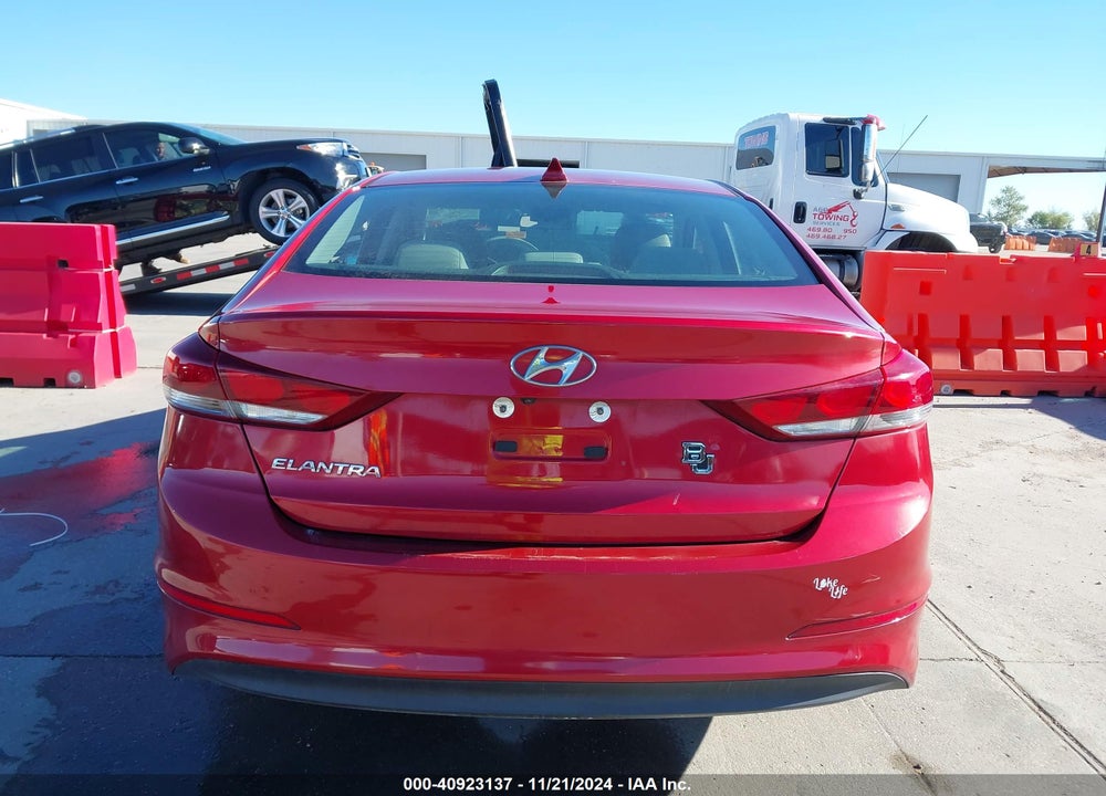 2018 HYUNDAI ELANTRA VIN: 5NPD84LF7JH338095
