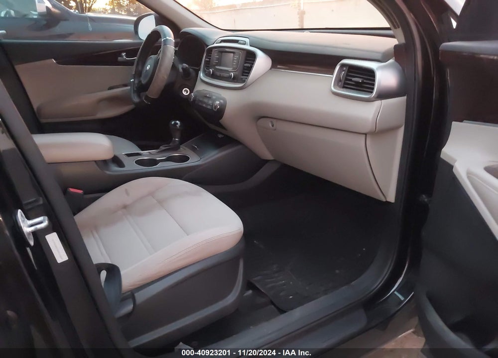 2016 KIA SORENTO 3.3L LX VIN: 5XYPGDA57GG061264