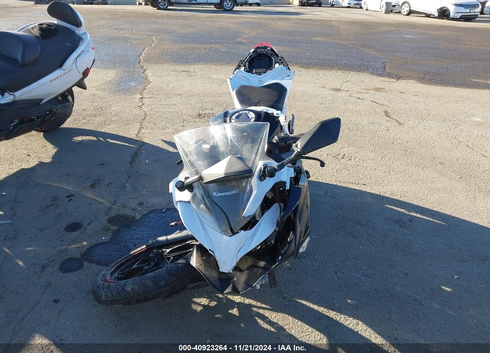 2014 KAWASAKI EX300 B VIN: JKAEX8B11EA005273