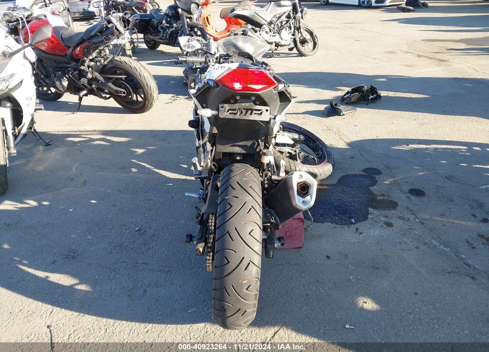 2014 KAWASAKI EX300 B VIN: JKAEX8B11EA005273