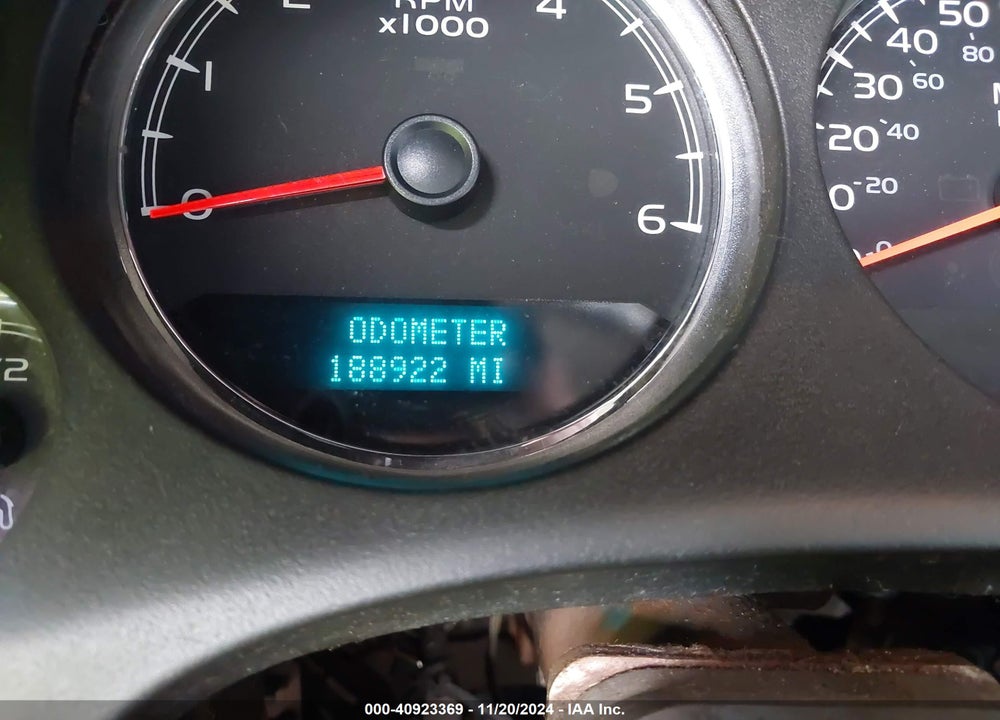 2011 CHEVROLET TAHOE LS VIN: 1GNSCAE01BR260525