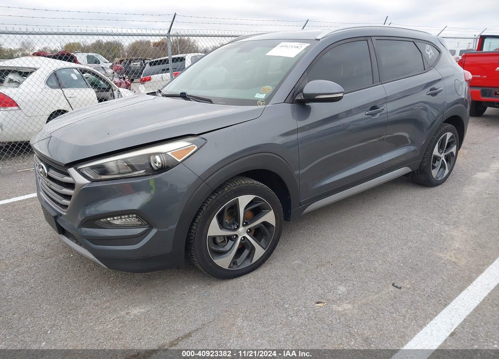 2017 HYUNDAI TUCSON SPORT VIN: KM8J33A2XHU281589