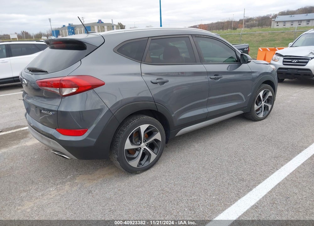 2017 HYUNDAI TUCSON SPORT VIN: KM8J33A2XHU281589