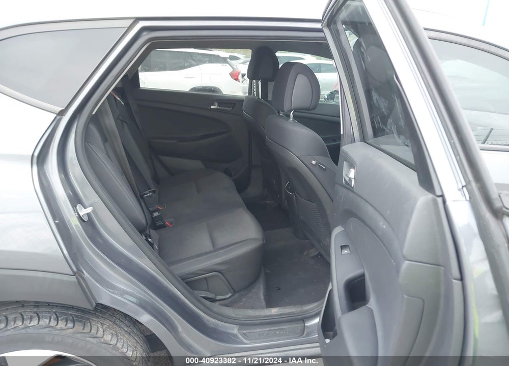 2017 HYUNDAI TUCSON SPORT VIN: KM8J33A2XHU281589