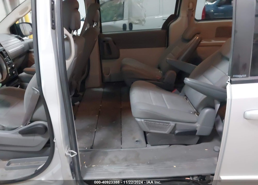 2010 DODGE GRAND CARAVAN SE VIN: 2D4RN4DE1AR327037