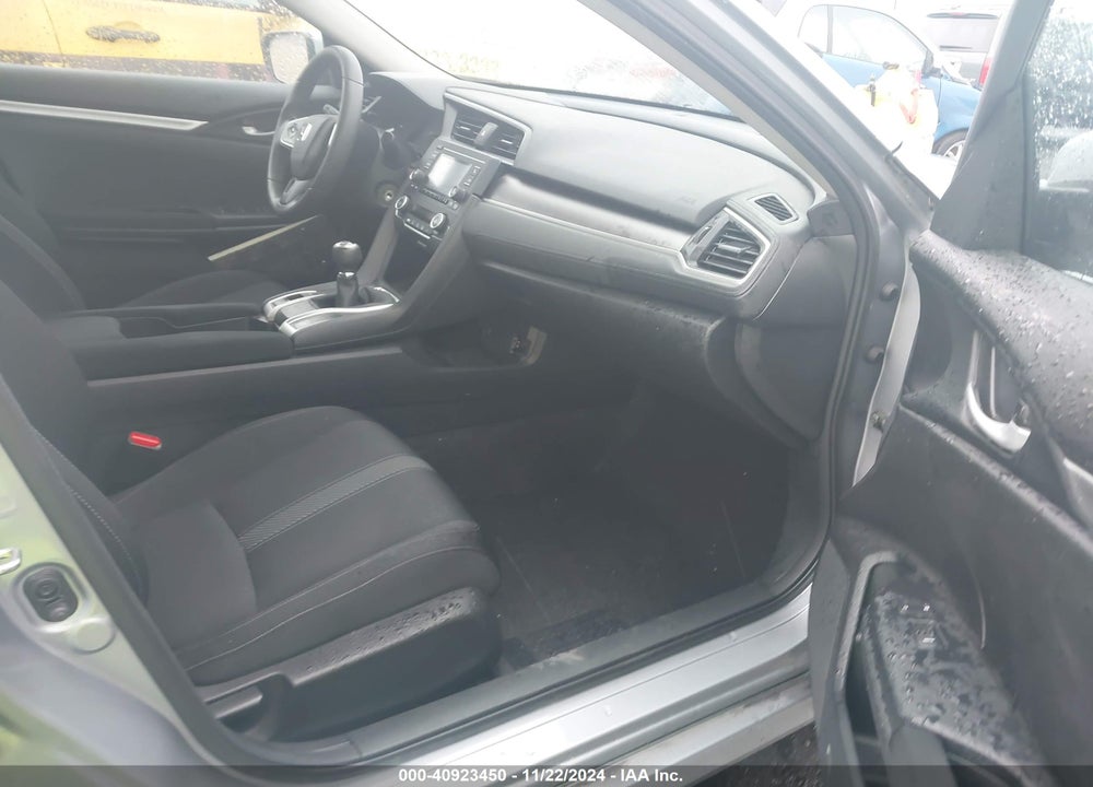 2018 HONDA CIVIC LX VIN: 19XFC2E54JE037885