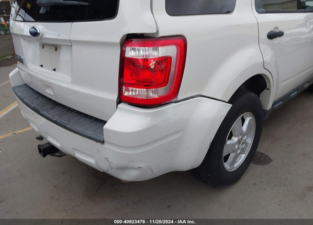 2010 FORD ESCAPE XLS VIN: 1FMCU9C79AKC28028