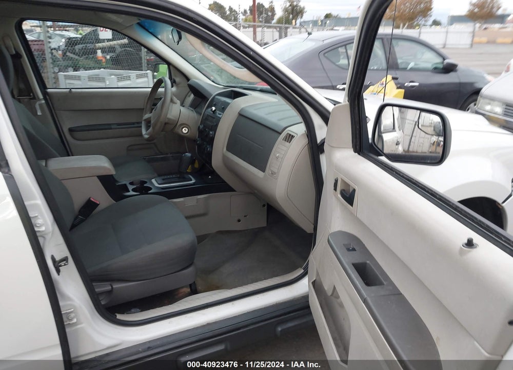 2010 FORD ESCAPE XLS VIN: 1FMCU9C79AKC28028