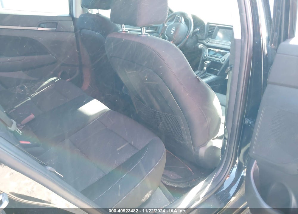 2018 HYUNDAI ELANTRA VIN: 5NPD84LFXJH268592