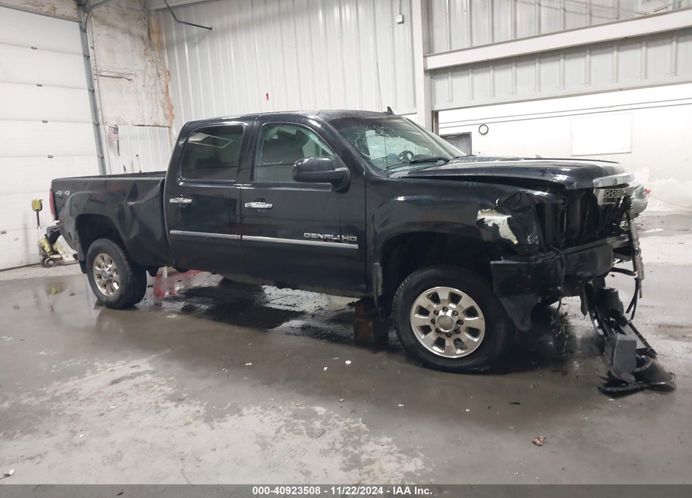 2014 GMC SIERRA 2500HD DENALI VIN: 1GT125EG5EF114579