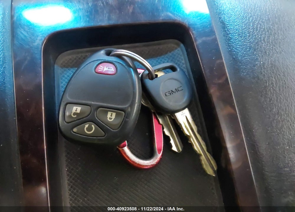 2014 GMC SIERRA 2500HD DENALI VIN: 1GT125EG5EF114579