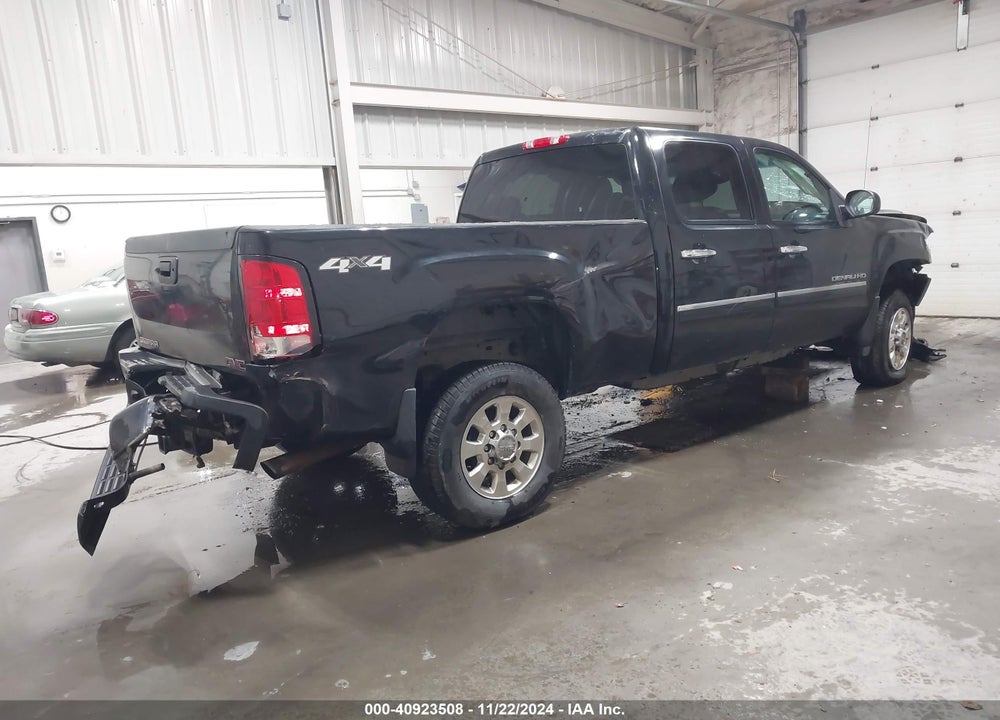2014 GMC SIERRA 2500HD DENALI VIN: 1GT125EG5EF114579