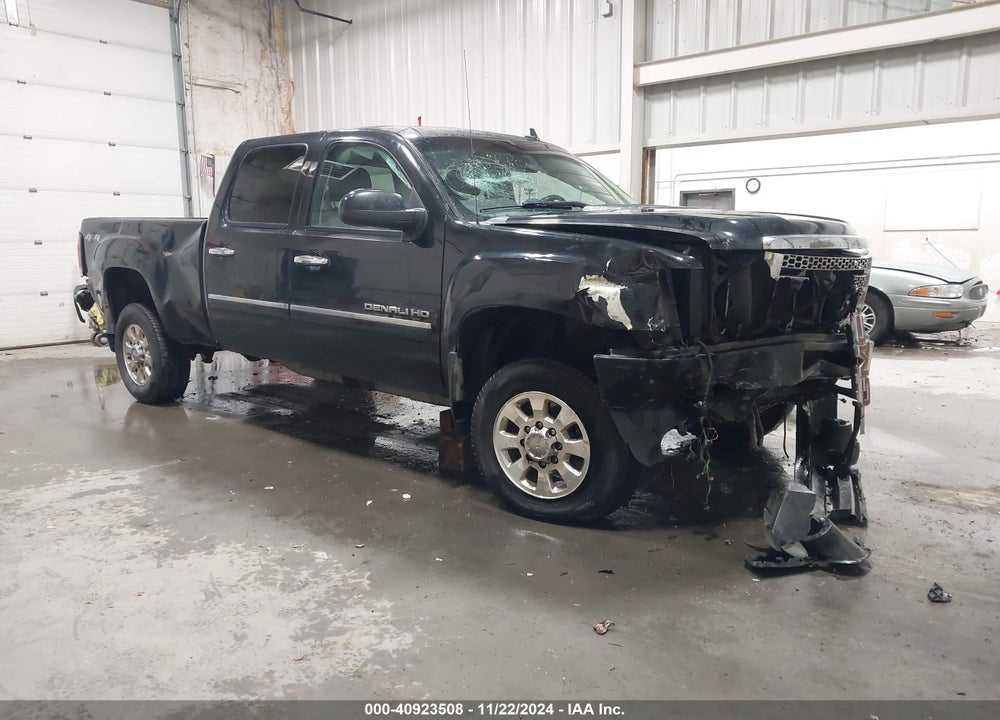 2014 GMC SIERRA 2500HD DENALI VIN: 1GT125EG5EF114579