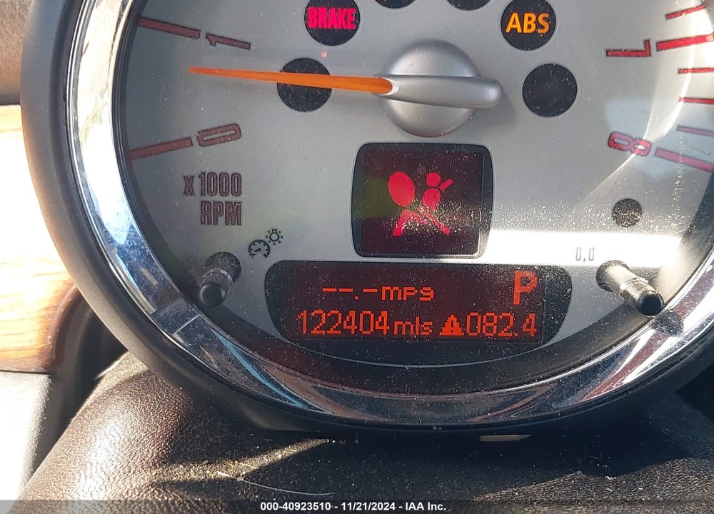 2008 MINI COOPER S VIN: WMWMF73548TV34061
