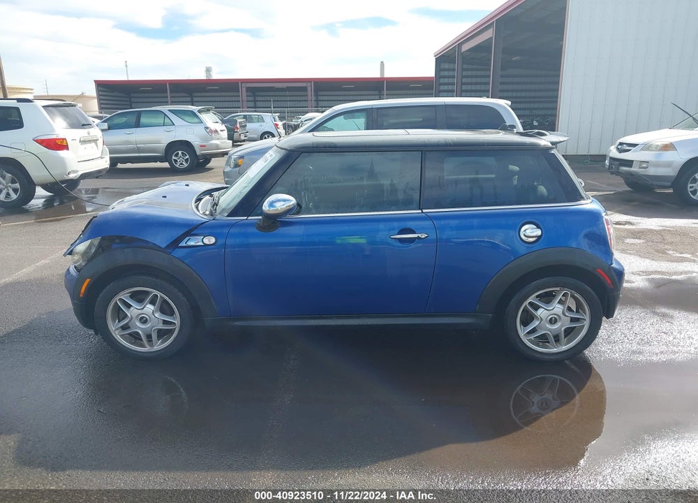2008 MINI COOPER S VIN: WMWMF73548TV34061
