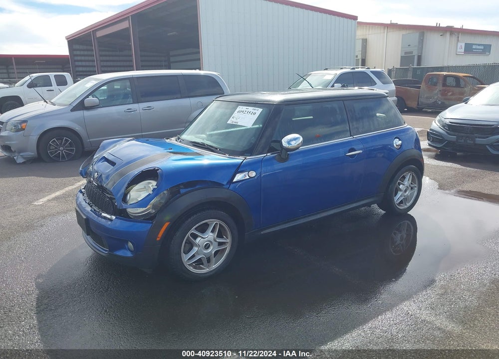 2008 MINI COOPER S VIN: WMWMF73548TV34061