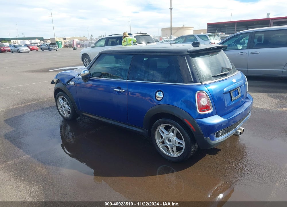 2008 MINI COOPER S VIN: WMWMF73548TV34061