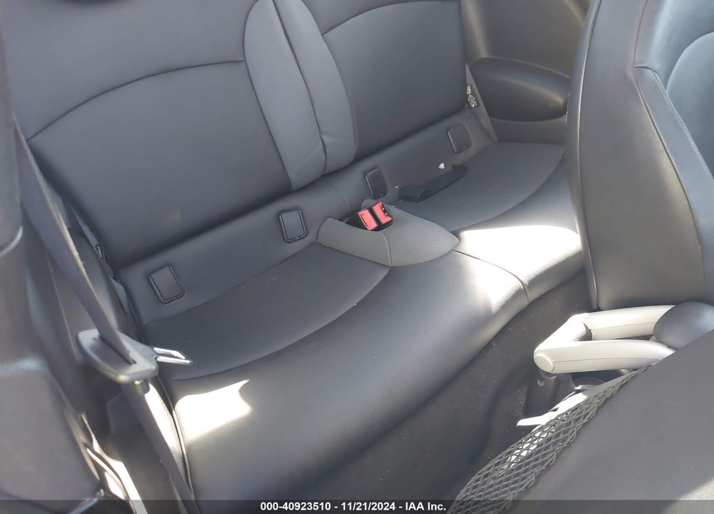 2008 MINI COOPER S VIN: WMWMF73548TV34061