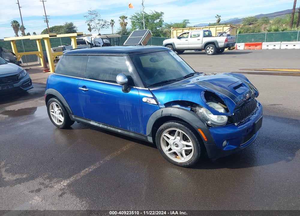 2008 MINI COOPER S VIN: WMWMF73548TV34061