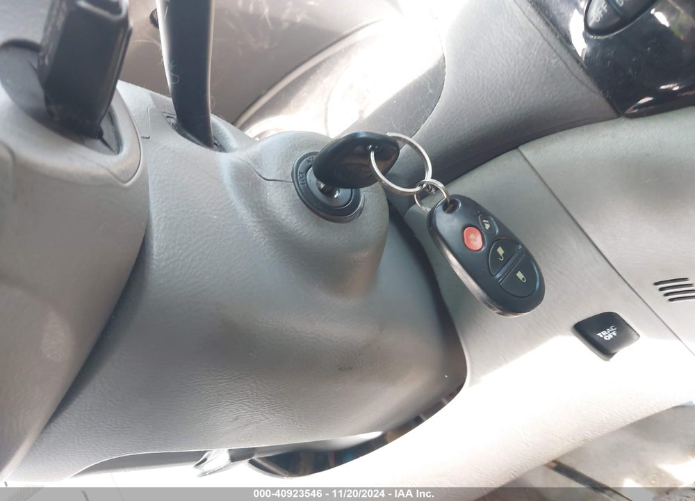 2004 TOYOTA SIENNA LE VIN: 5TDZA23C84S043400