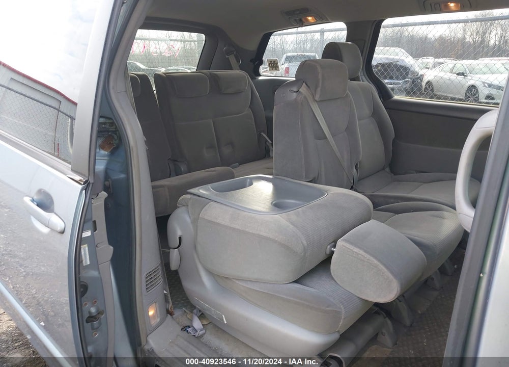 2004 TOYOTA SIENNA LE VIN: 5TDZA23C84S043400