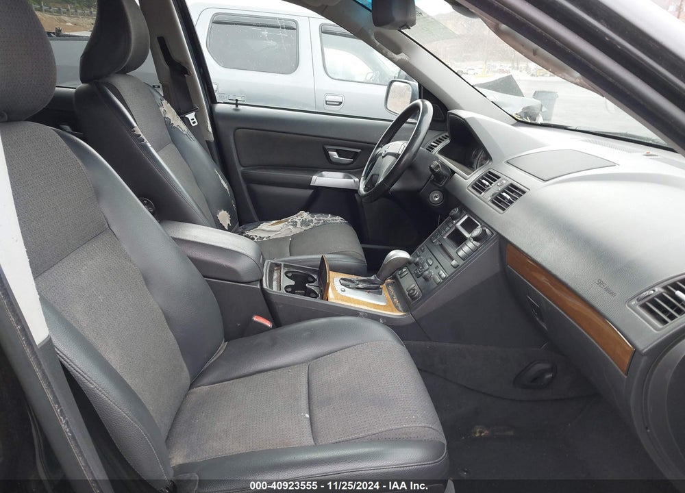 2006 VOLVO XC90 2.5T VIN: YV4CM592761305269