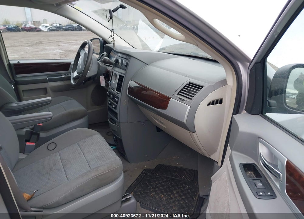 2010 CHRYSLER TOWN & COUNTRY TOURING VIN: 2A4RR5D1XAR183969