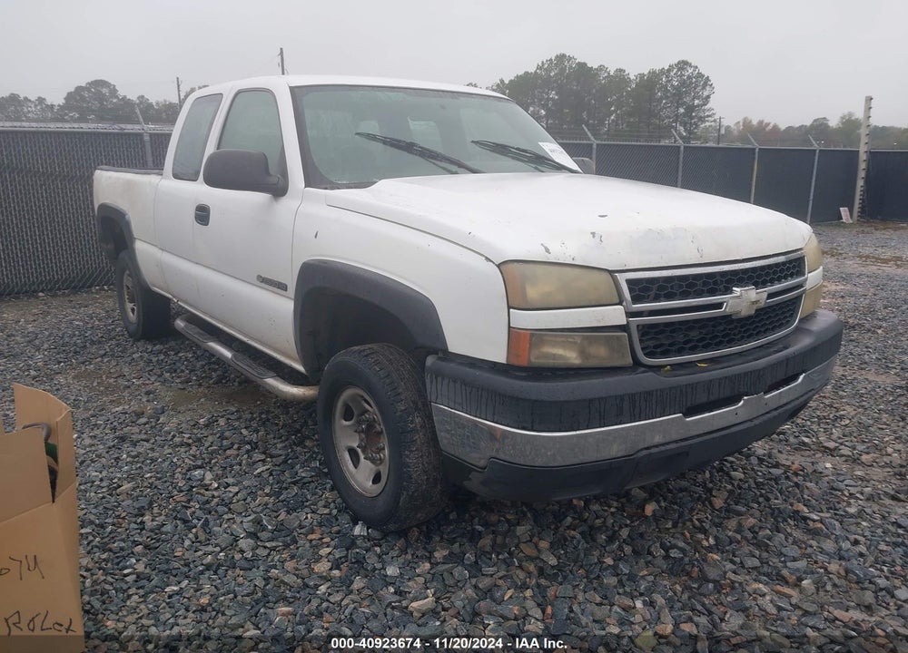 2006 CHEVROLET SILVERADO 2500HD WORK TRUCK VIN: 1GCHC29U26E287350