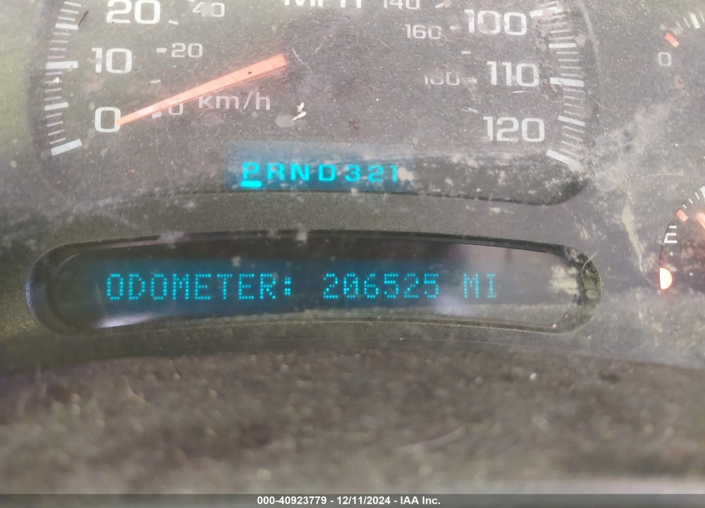 2005 CHEVROLET TAHOE LS VIN: 1GNEC13V75R119281