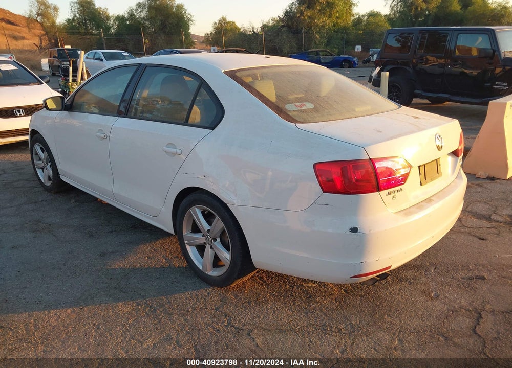 2011 VOLKSWAGEN JETTA 2.5L SE VIN: 3VWDX7AJ7BM304307