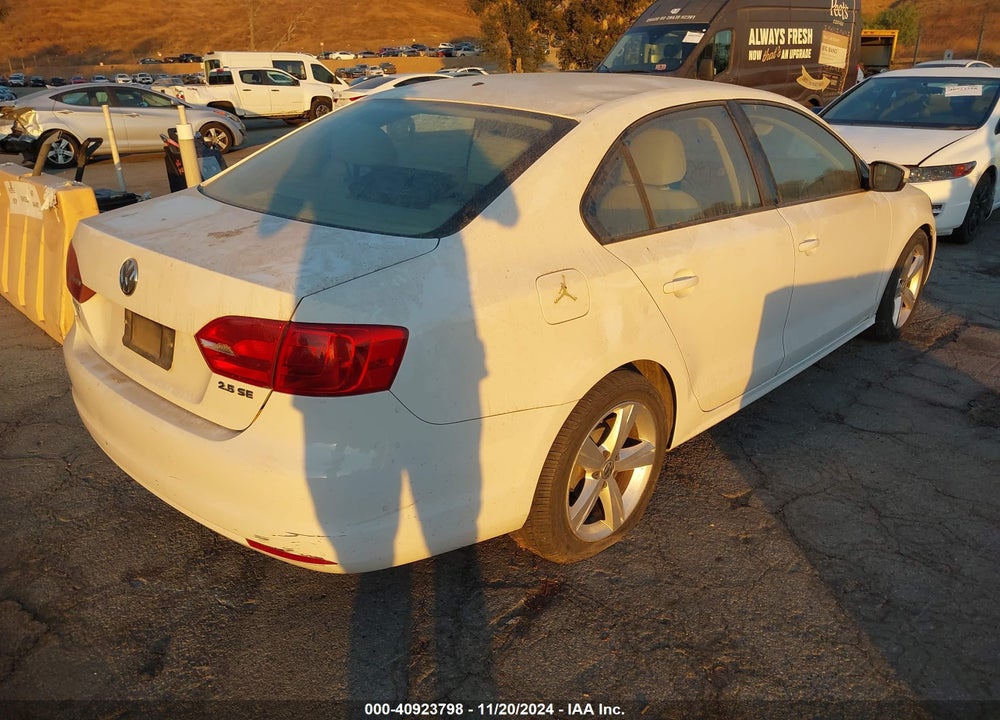 2011 VOLKSWAGEN JETTA 2.5L SE VIN: 3VWDX7AJ7BM304307