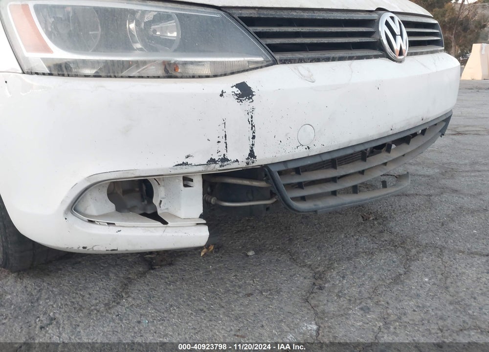 2011 VOLKSWAGEN JETTA 2.5L SE VIN: 3VWDX7AJ7BM304307