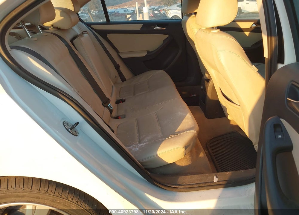 2011 VOLKSWAGEN JETTA 2.5L SE VIN: 3VWDX7AJ7BM304307