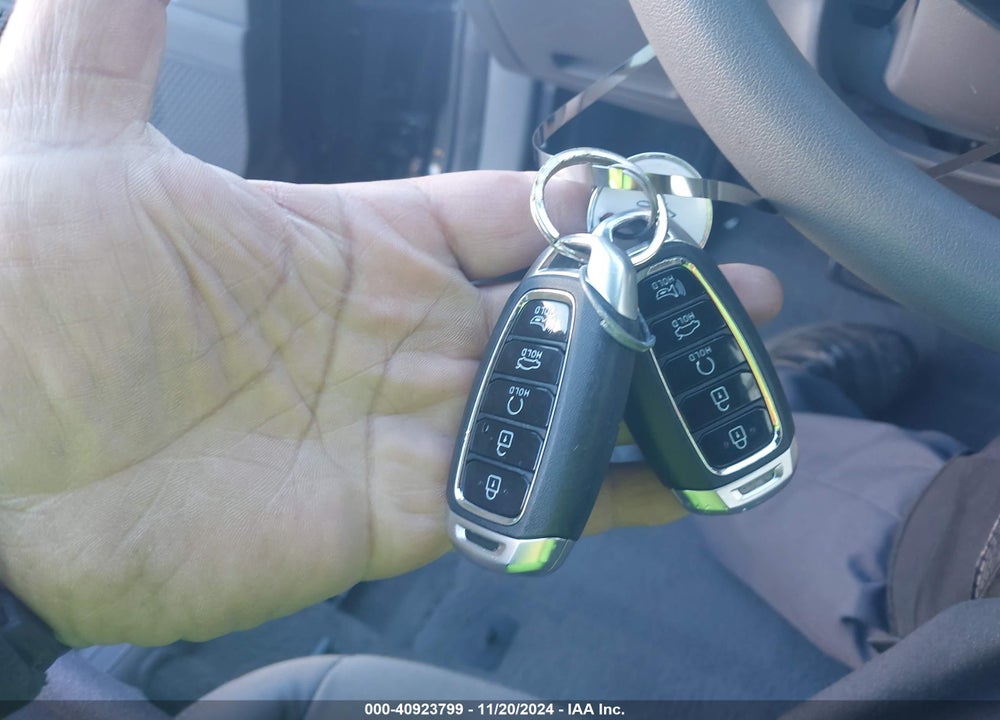 2023 HYUNDAI ELANTRA VIN: KMHLM4AG7PU440574
