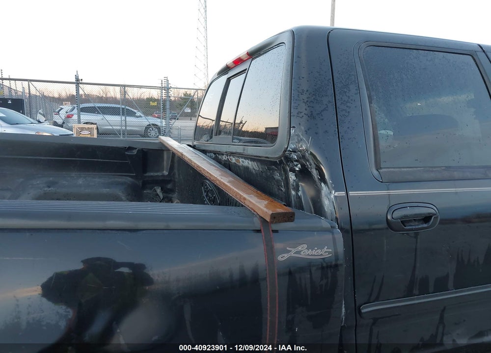 2002 FORD F-150 LARIAT/XLT VIN: 1FTRW08L52KC40351