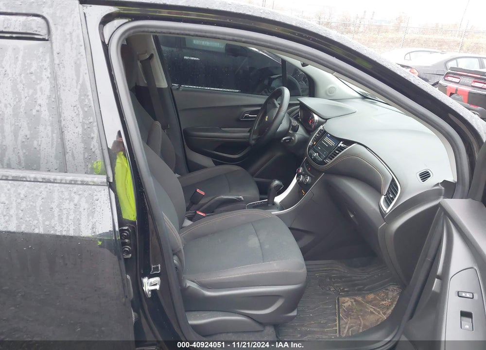 2021 CHEVROLET TRAX AWD LS VIN: KL7CJNSB5MB360586