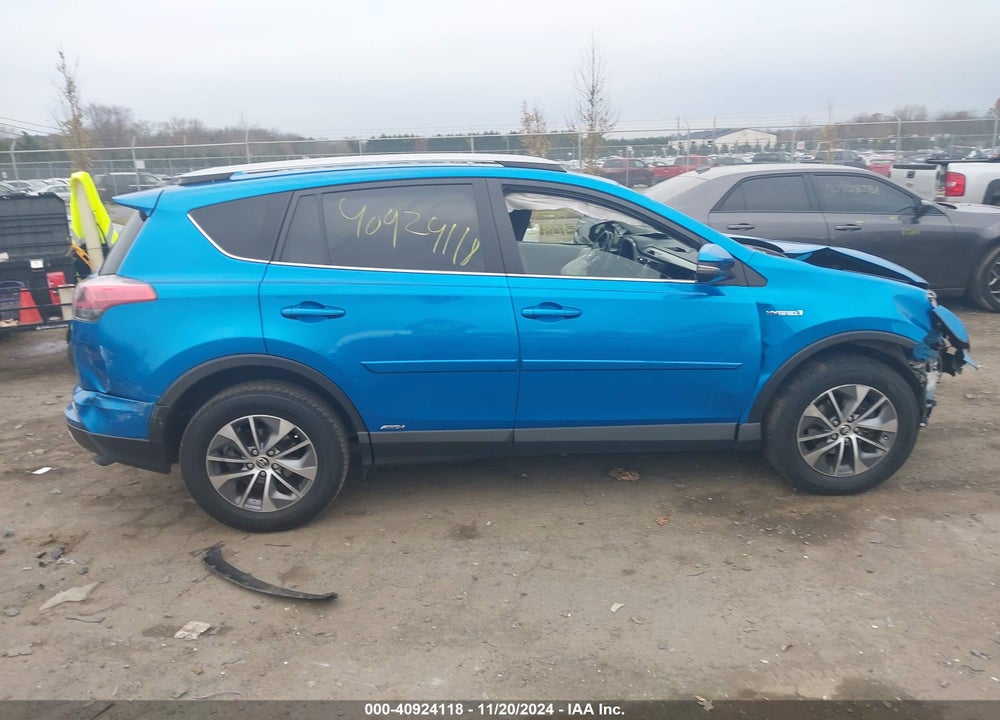 2017 TOYOTA RAV4 HYBRID XLE VIN: JTMRJREV5HD148257