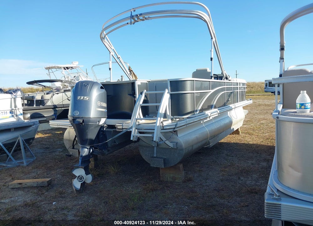 2017 BENNINGTON OTHER VIN: ETWE2116A717