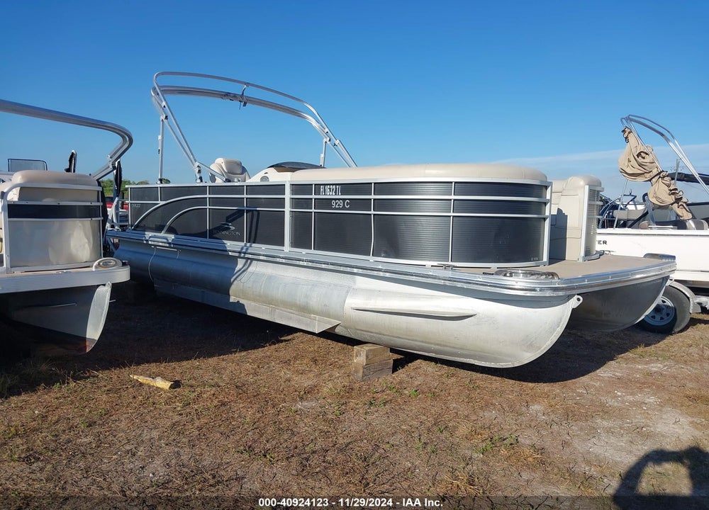 2017 BENNINGTON OTHER VIN: ETWE2116A717