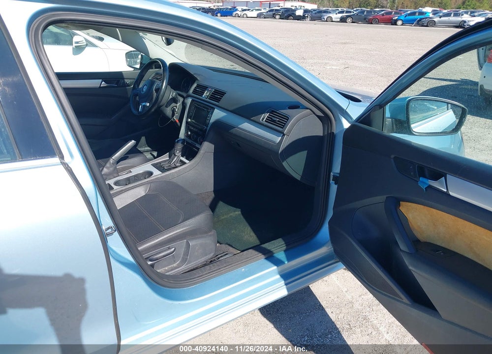 2013 VOLKSWAGEN PASSAT 2.0L TDI SE VIN: 1VWBN7A30DC042519