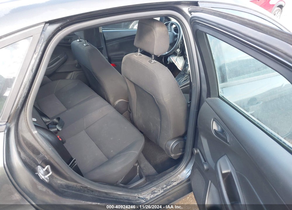 2016 FORD FOCUS S VIN: 1FADP3E21GL393921