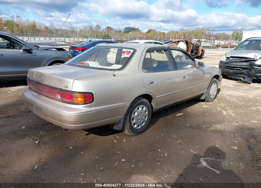 1993 TOYOTA CAMRY LE VIN: 4T1SK12E7PU237374