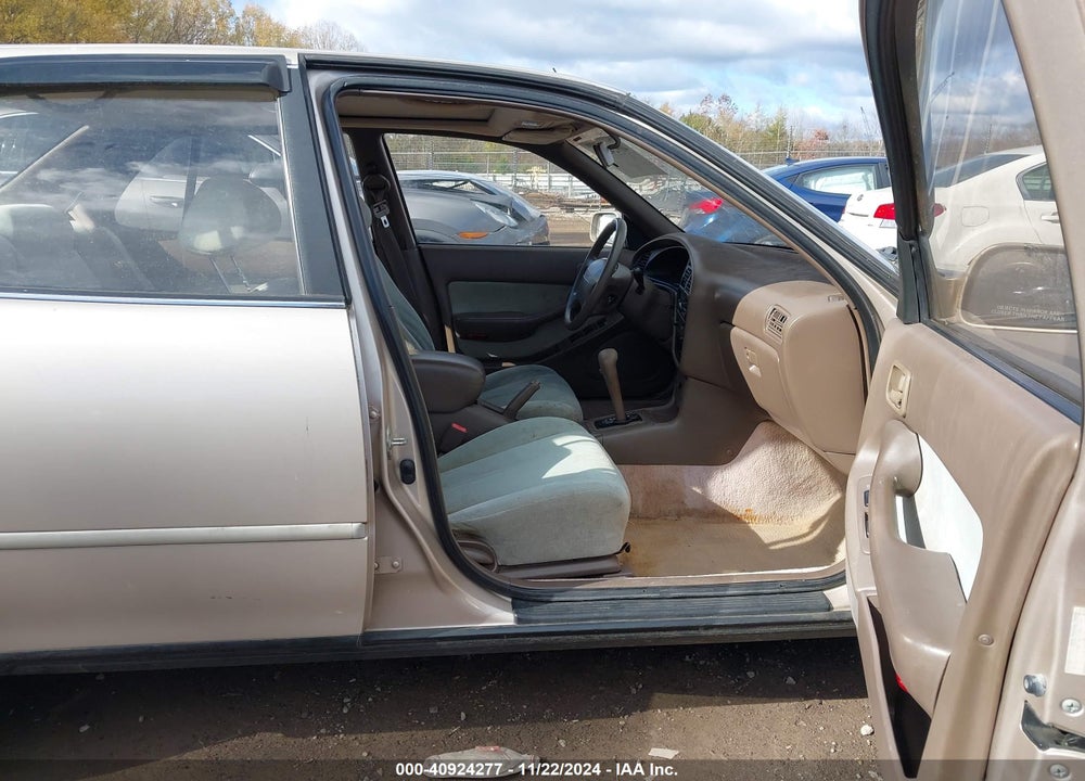 1993 TOYOTA CAMRY LE VIN: 4T1SK12E7PU237374