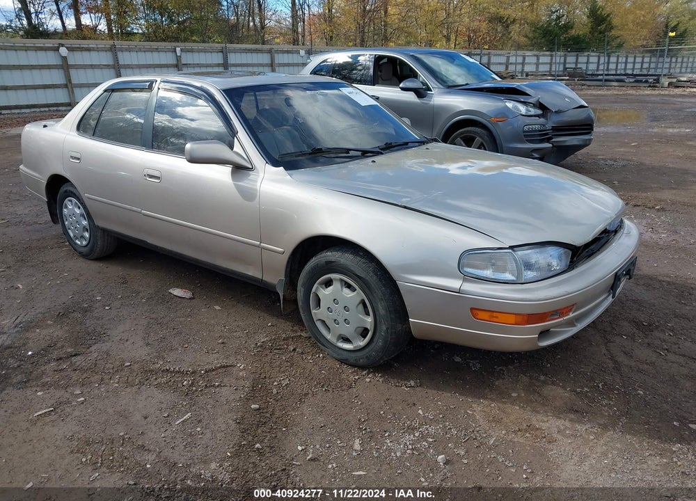 1993 TOYOTA CAMRY LE VIN: 4T1SK12E7PU237374