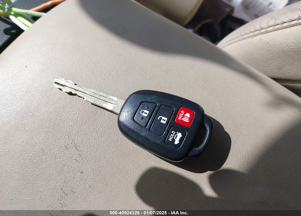 2015 TOYOTA RAV4 XLE VIN: 2T3WFREV7FW205319