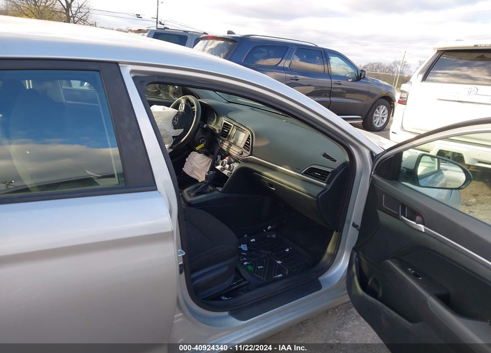 2019 HYUNDAI ELANTRA SE VIN: 5NPD74LF2KH424564
