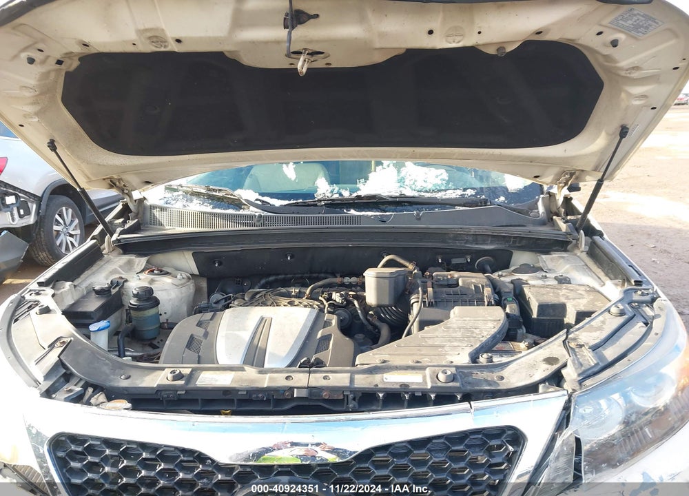 2011 KIA SORENTO LX V6 VIN: 5XYKTDA26BG110054