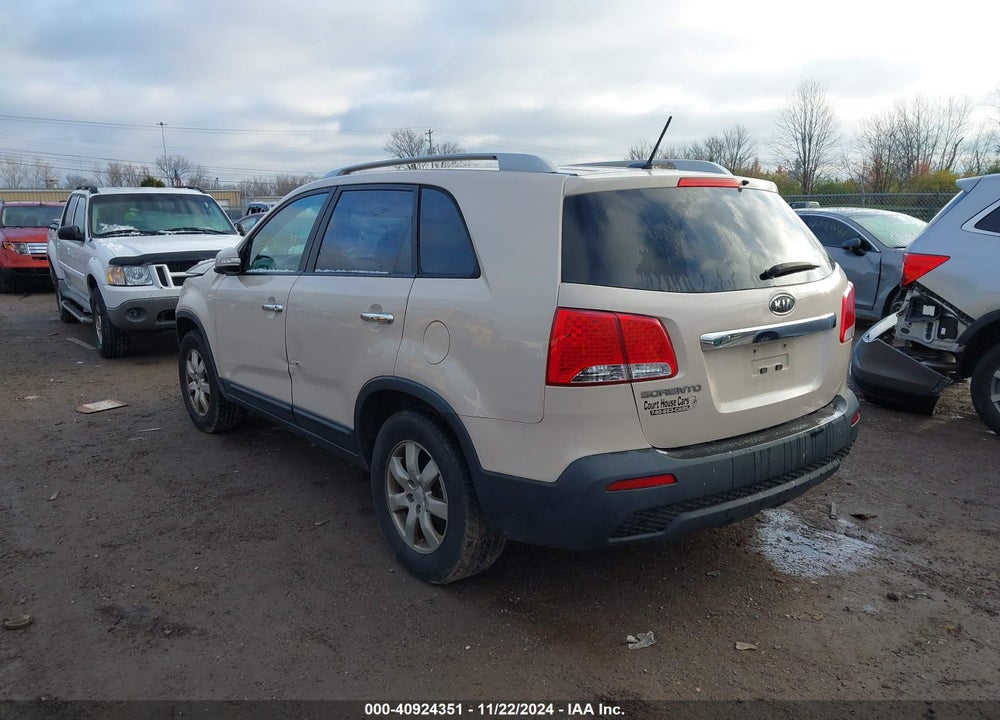 2011 KIA SORENTO LX V6 VIN: 5XYKTDA26BG110054